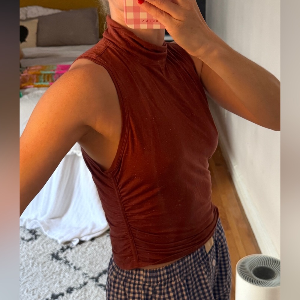 •Lululemon Turtleneck Top•